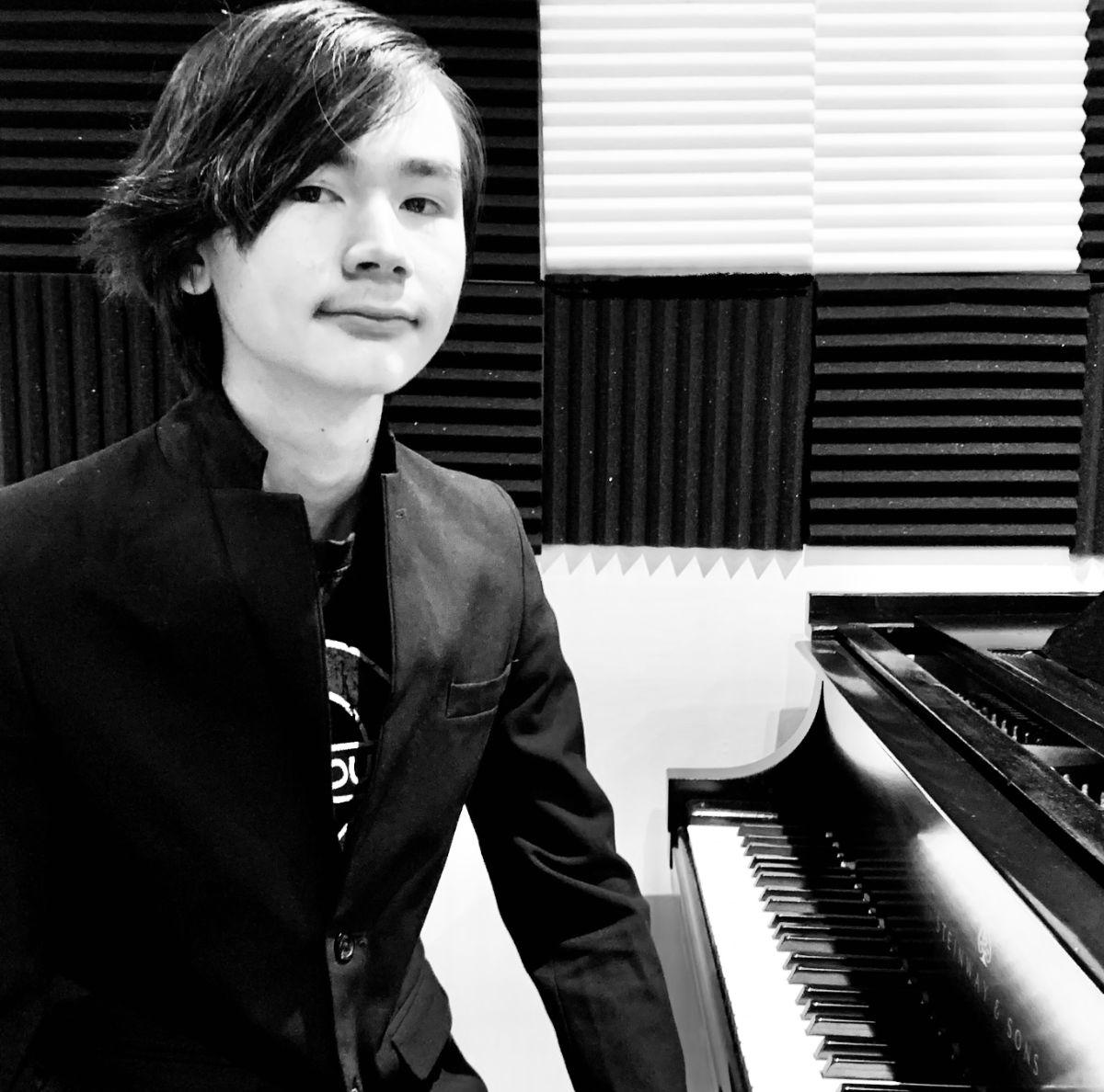 Noah Clarke, piano